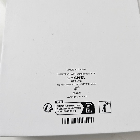 CHANEL La Collection White and black finish Elegant Accessory - Picture 7 of 10